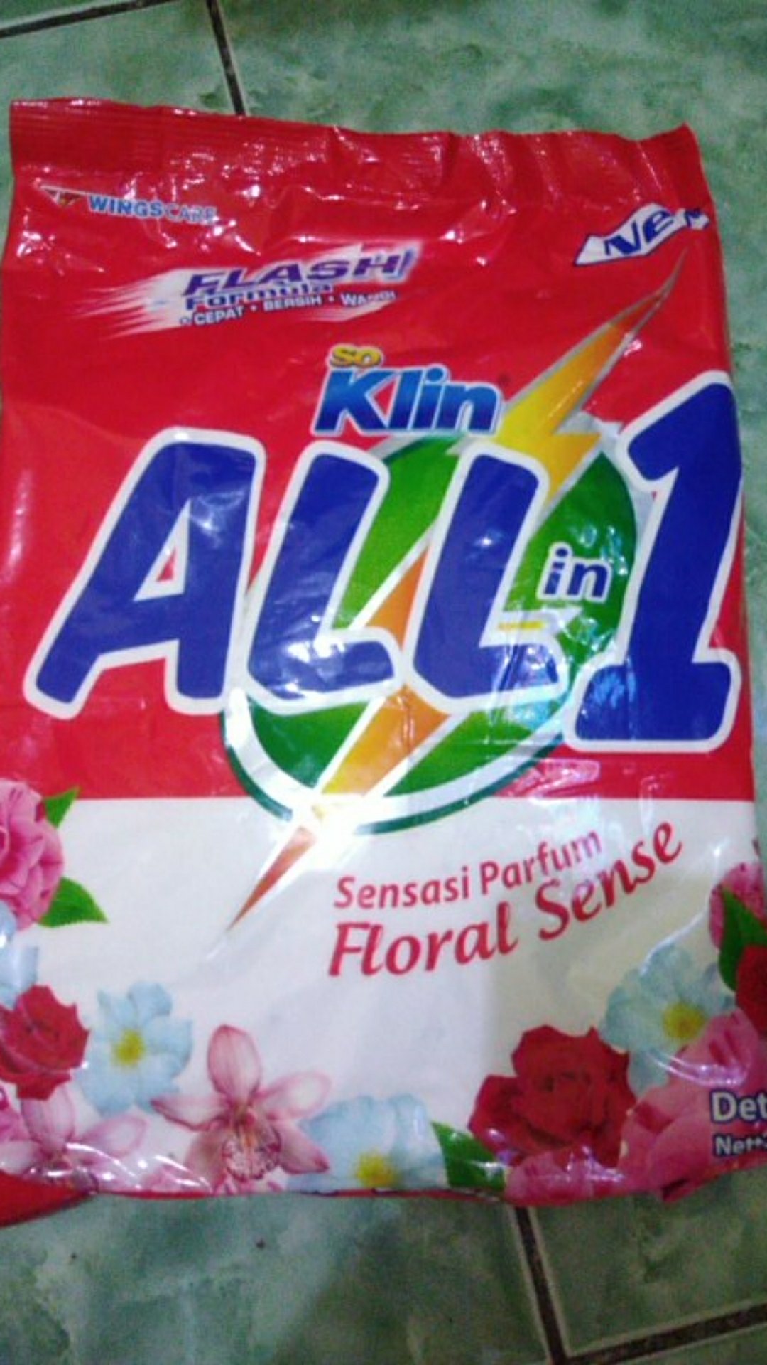 So Klin Deterjen Bubuk All In 1 Floral Sense 900 Gr