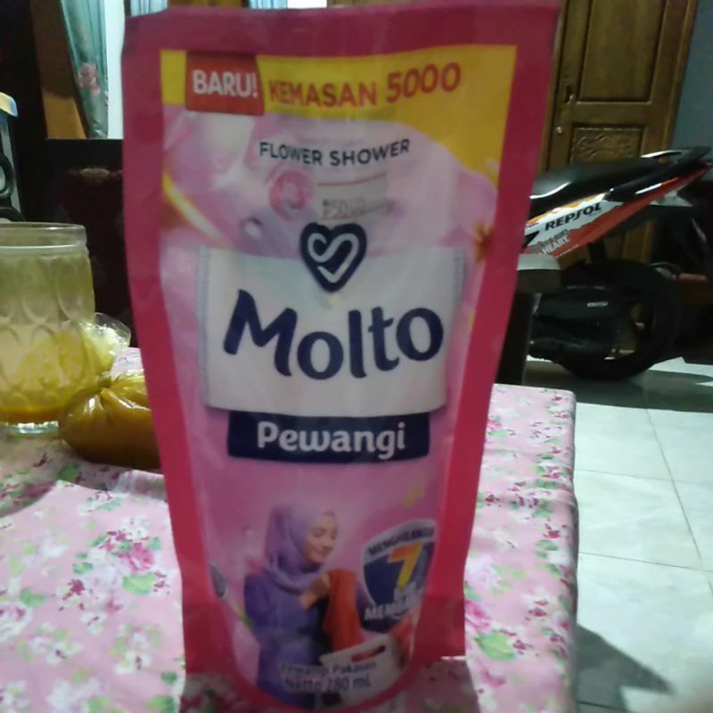 MOLTO PEWANGI KEMASAN 5000