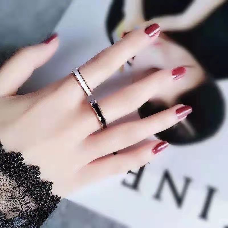 Cincin Titanium Warna Hitam Putih Gaya Korea Untuk Pasangan - Titanium Accessories Couple Ring