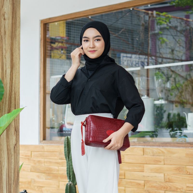 TAS SLEMPANG WANITA KULIT SAPI ASLI MOTIF BUAYA MODEL CLOE - FREE GRAVIR NAMA DI GANTUNGAN TAS