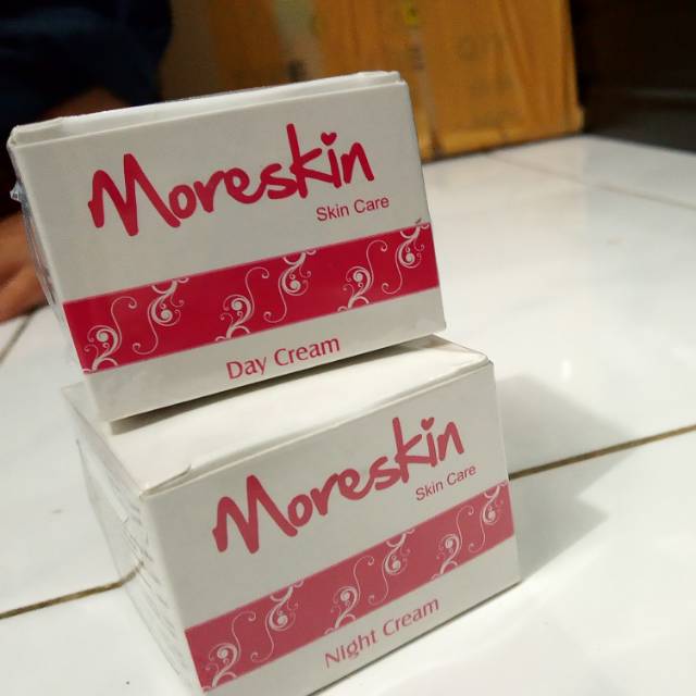 Moreskin krim siang malam Nasa