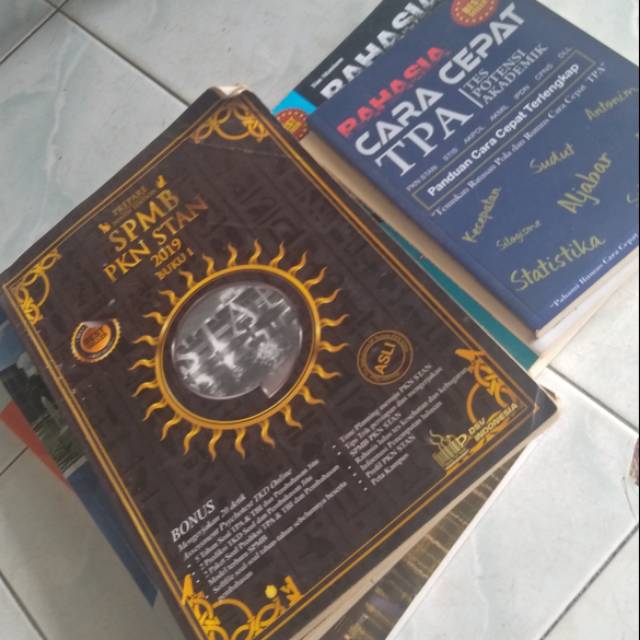 1 Paket buku PKN STAN