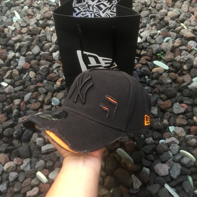 Topi New era NY limited edition black