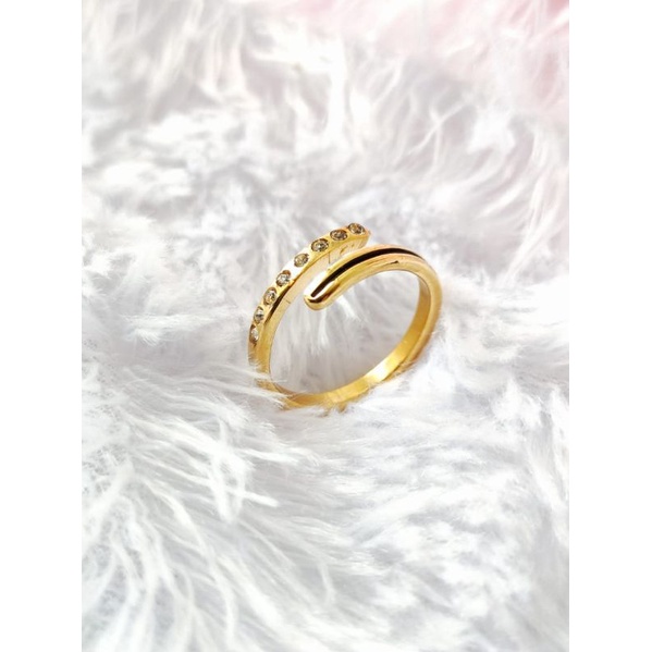 Cincin Fashion Titanium Warna Emas Wanita X10