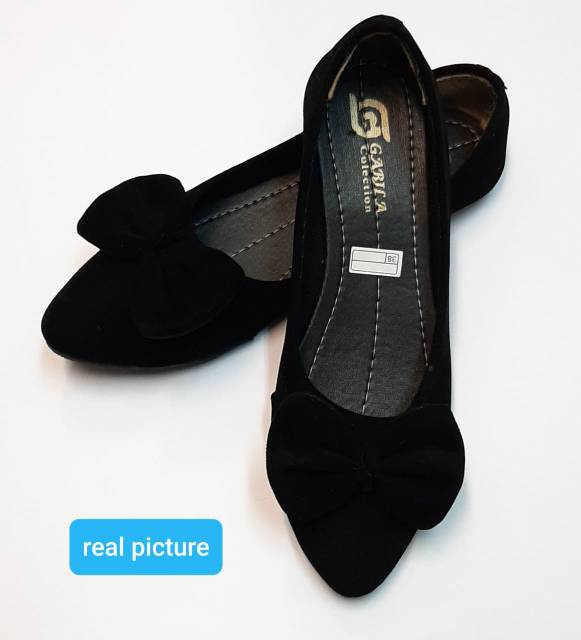 Sepatu balet flat bahan bludru pita