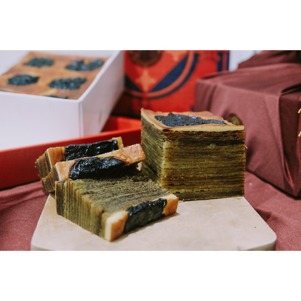 

PARCEL HAMPERS IMLEK CNY SINCIA KUE LAPIS PLUM KUE KERING DIJAMIN ENAK