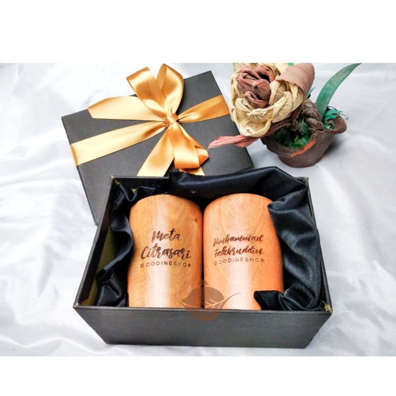 

Hampers Gelas Kayu Premium untuk Couple + Nama