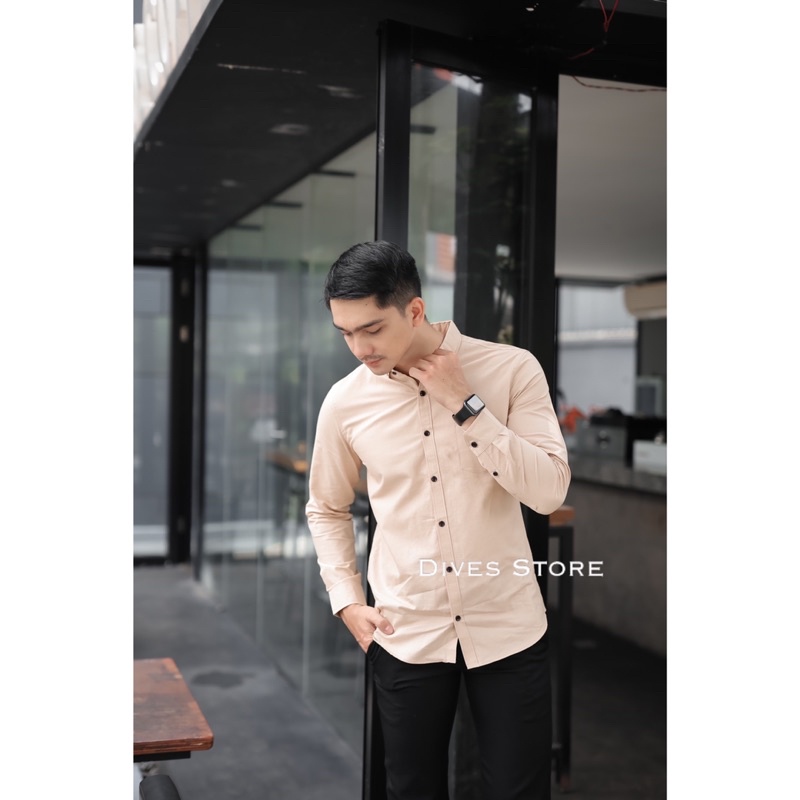 Kemeja pria polos slimfit kasual basic HeM lengan panjang krem