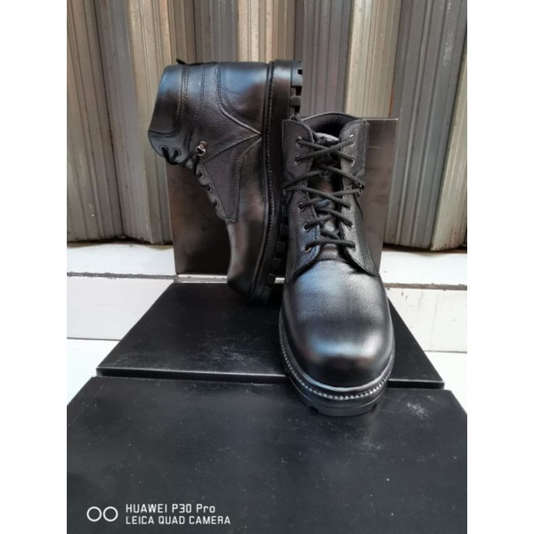 Sepatu Boots Safety Pria Kulit Asli