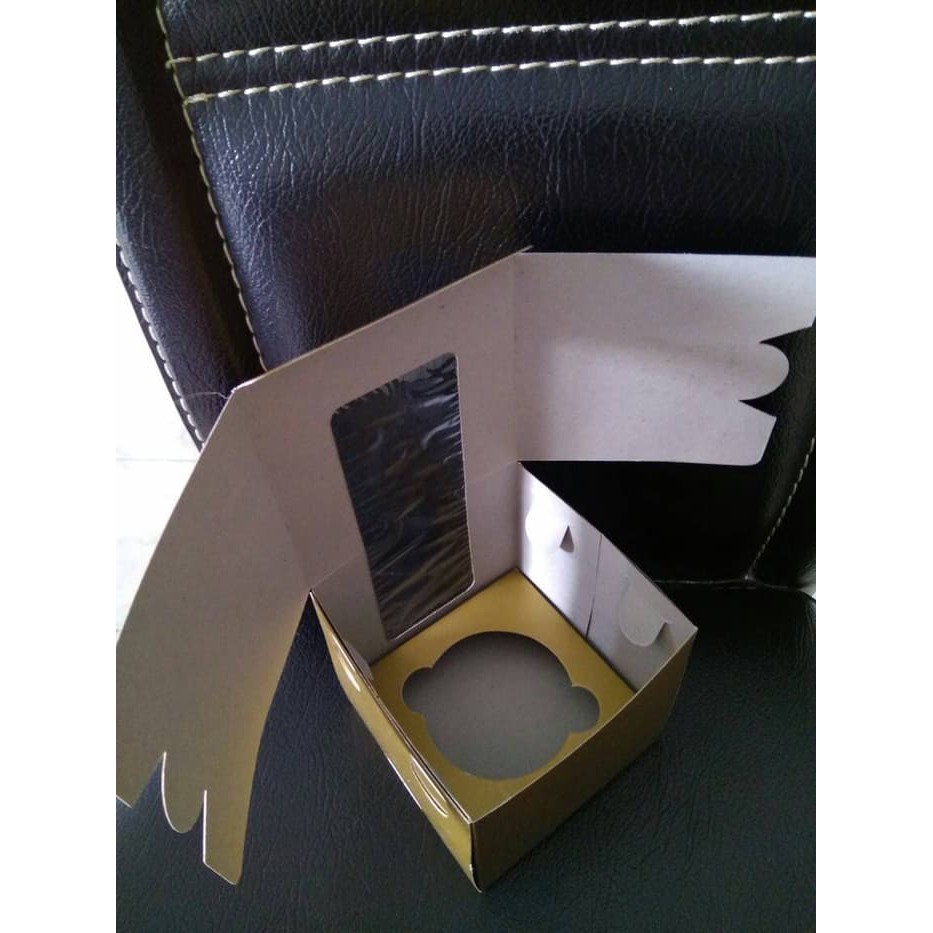 

Dus Cupcake Lubang 1 Emas 9X9X9 Cm Murah + Gratis Ongkir
