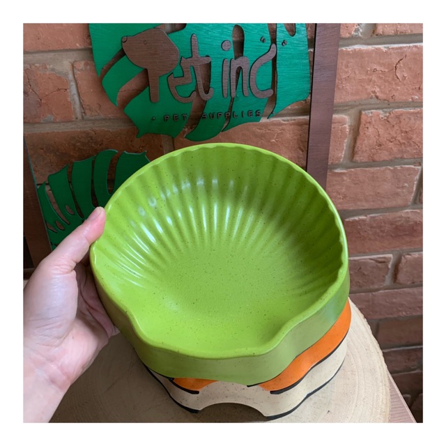 Pet clam plate with rubber