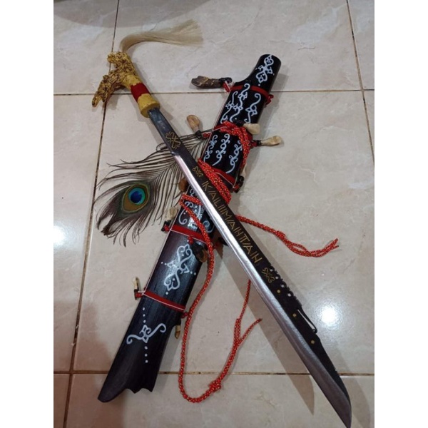 Mandau Senjata Dayak Kalimantan Motif Naga Timbul
