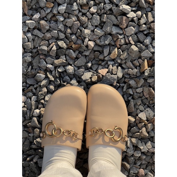 preloved sepatu charles and keith