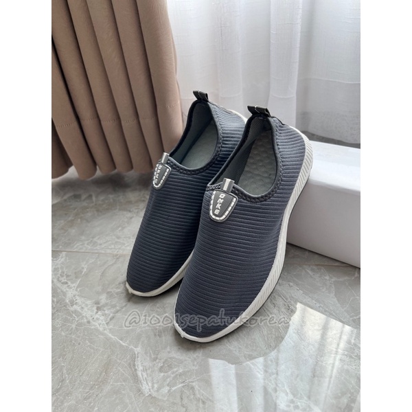 1001 IMPORT SEPATU SLIP ON PRIA SPORT  ONKE + BOX DAN KAOS KAKI !!! - 3 WARNA