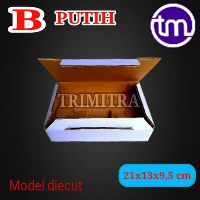 

KOTAK B PUTIH KARDUS KARTON BOX PACKING KEMASAN AKSESORIS SOUVENIR