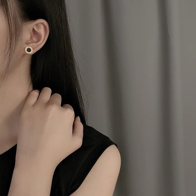 Anting titanium steel Bulat Angka Romawi Versi Korea Yang Modis