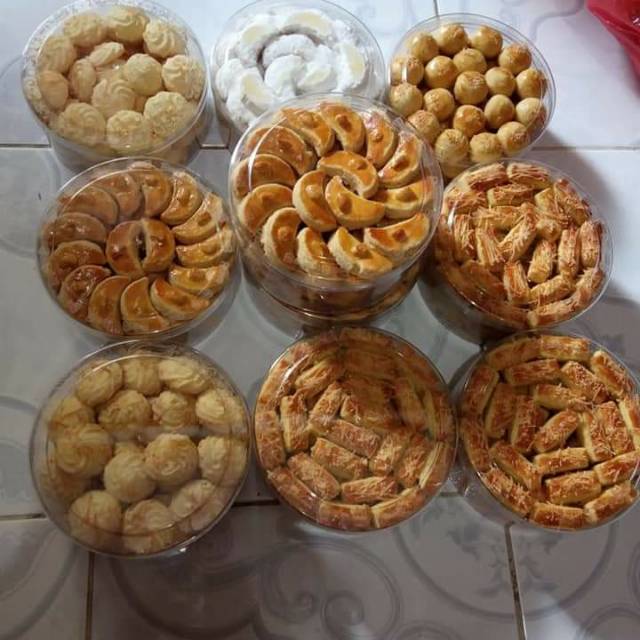 

Kue nastar premium, kue sagu keju, kue kacang mede, kue putri salju mede