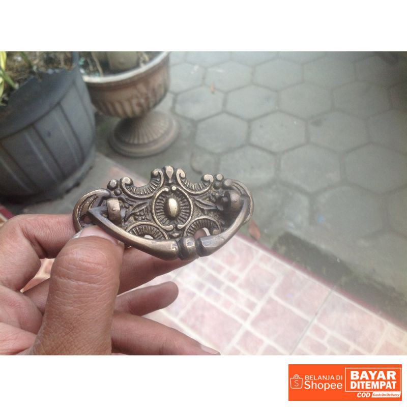 Handle tarikan laci kuningan antik motif batman ukir Termurah