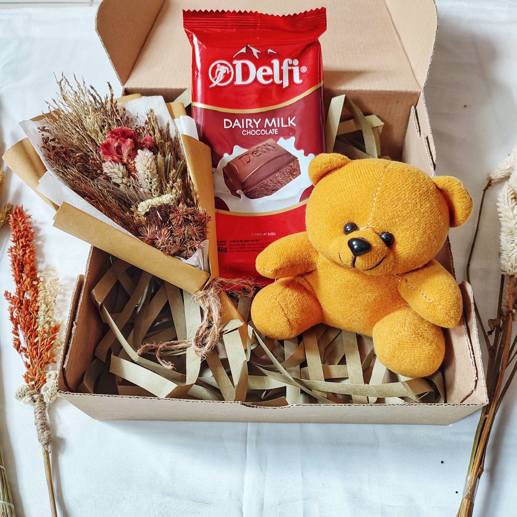 

Valentine Gift / Valentine Hampers / Kado Boneka Valentine / Coklat Valentine / Dried Flower Bouqet / Buket Bunga Kering