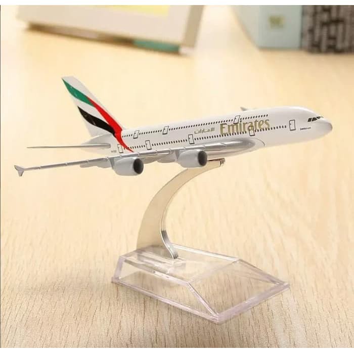 Terbaru MINIATUR DIECAST PESAWAT EMIRATES PAJANGAN HIASAN PESAWAT