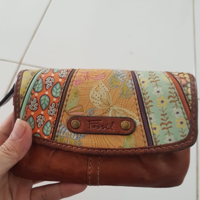 Pl dompet fossil