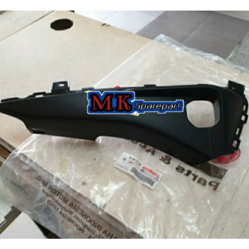MOLE SIDE, SAMBUNGAN BODY BELAKANG AEROX 155 KANAN ORIGINAL YAMAHA