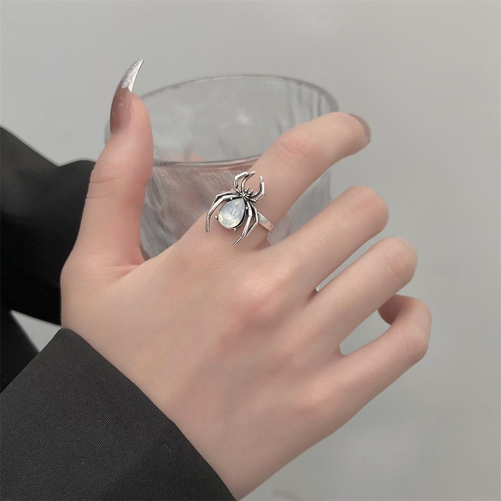 【COD Tangding】Cincin Desain Laba-Laba Bahan Metal Gaya Retro