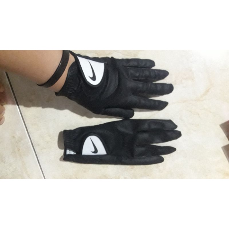 sarung tangan golf wanita Nike hitam