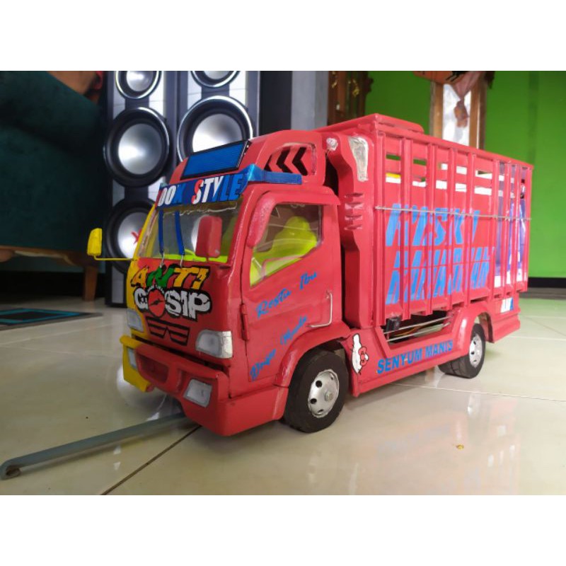 Miniatur Truk OleNg Ful Spek Interior Pintu Buka kabin jungkit Suspensi OlenG