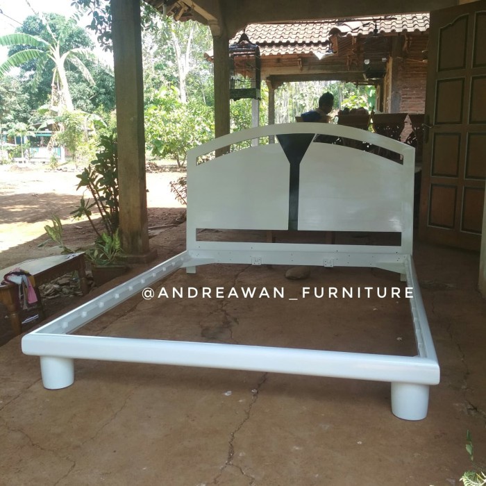 dipan custom / tempat tidur / set kamar furniture jepara dipan putih