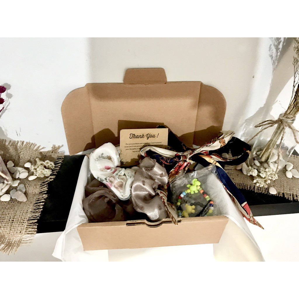 

Gift Box Schrunchies untuk ulangtahun, graduation