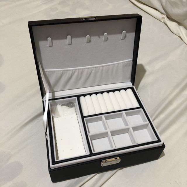 Box Perhiasan / Tempat Penyimpan Perhiasan Cincin/gelang/anting-anting