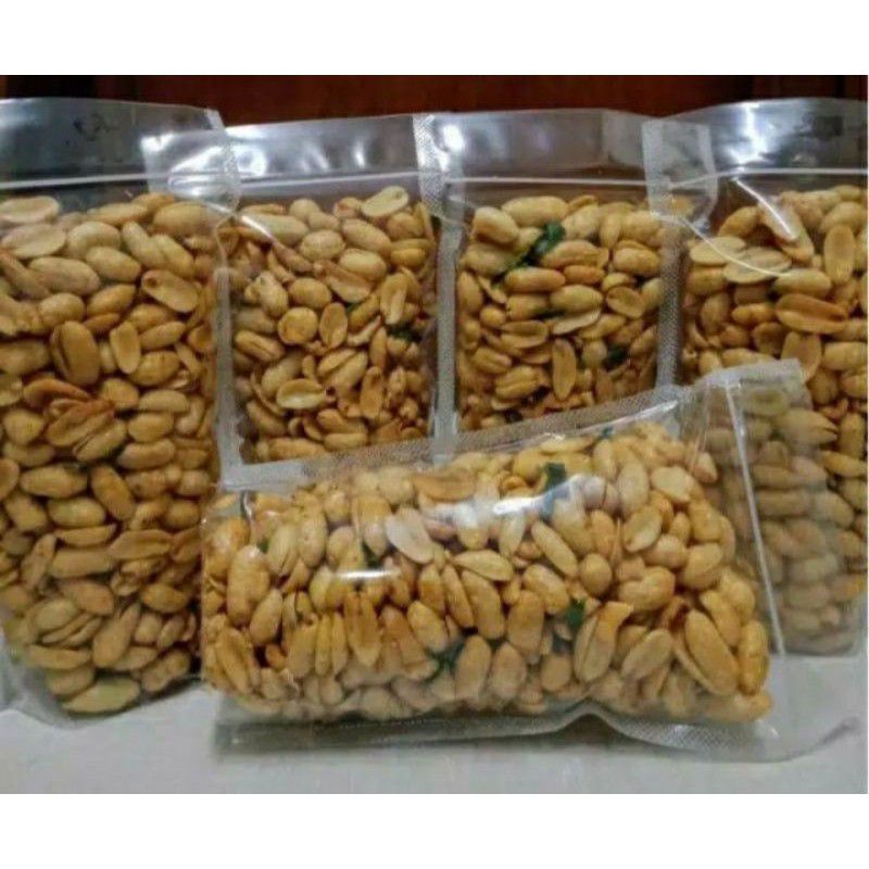 

Kacang Bawang Goreng Daun Jeruk Renyah Asin 400g 600g 700g 1000g