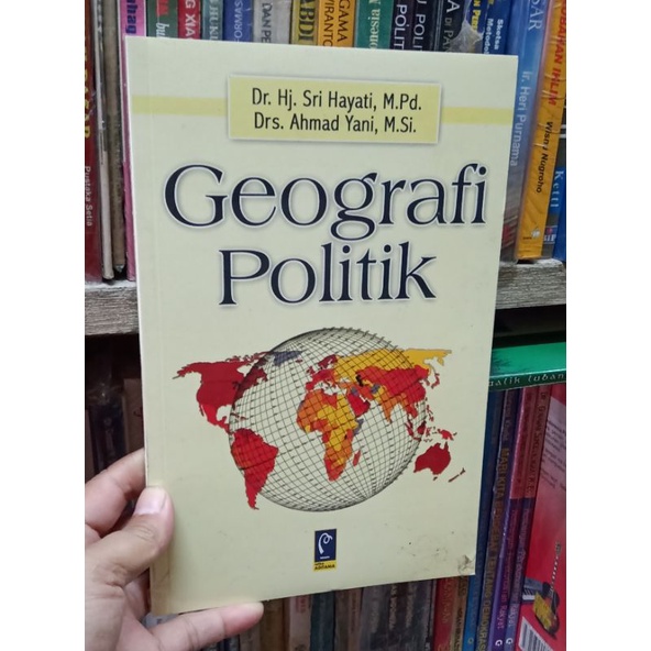 Buku geografi politik