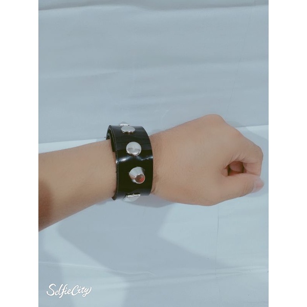 Gelang Kulit Sintetis Lebar 3cm Aksen Rivet Spike Stainless Steel Punk