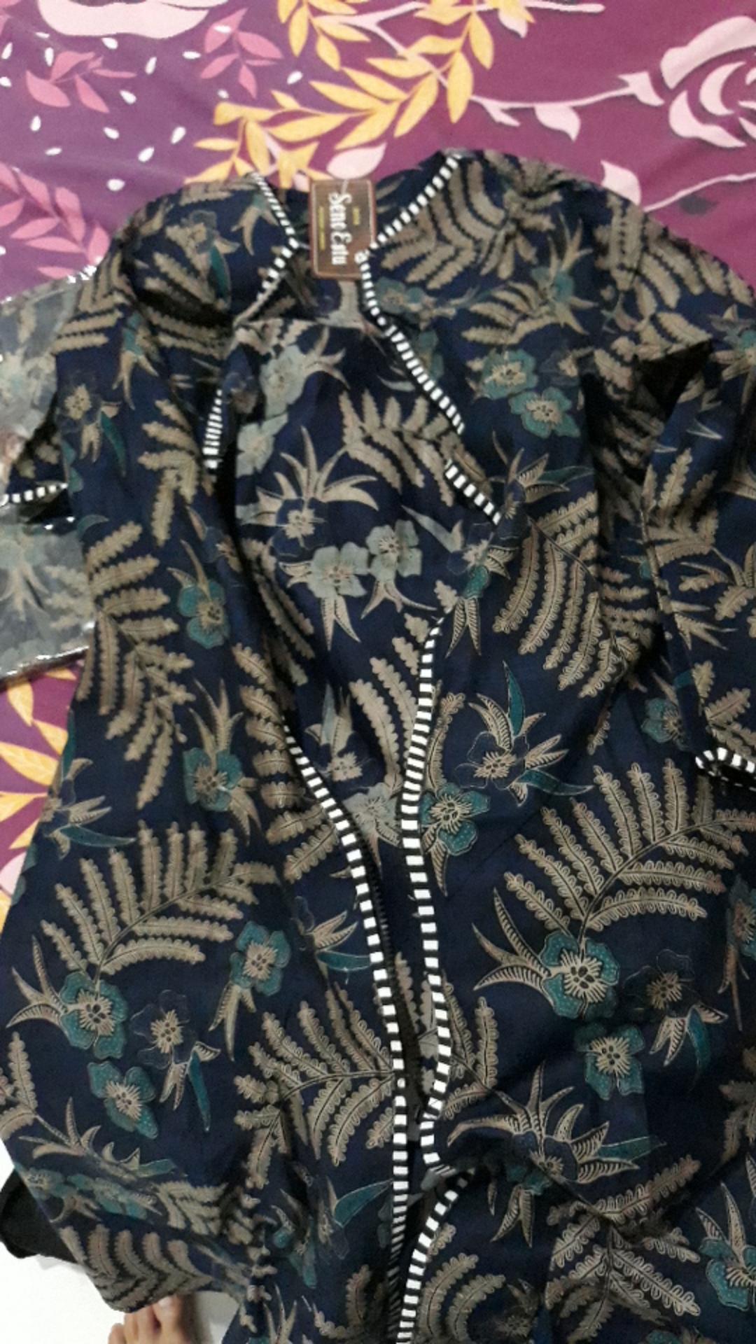 Men Sale Kemeja Batik Slimfit Modern Best Quality Atasan Couple Standar Butik Motif Daun Navy