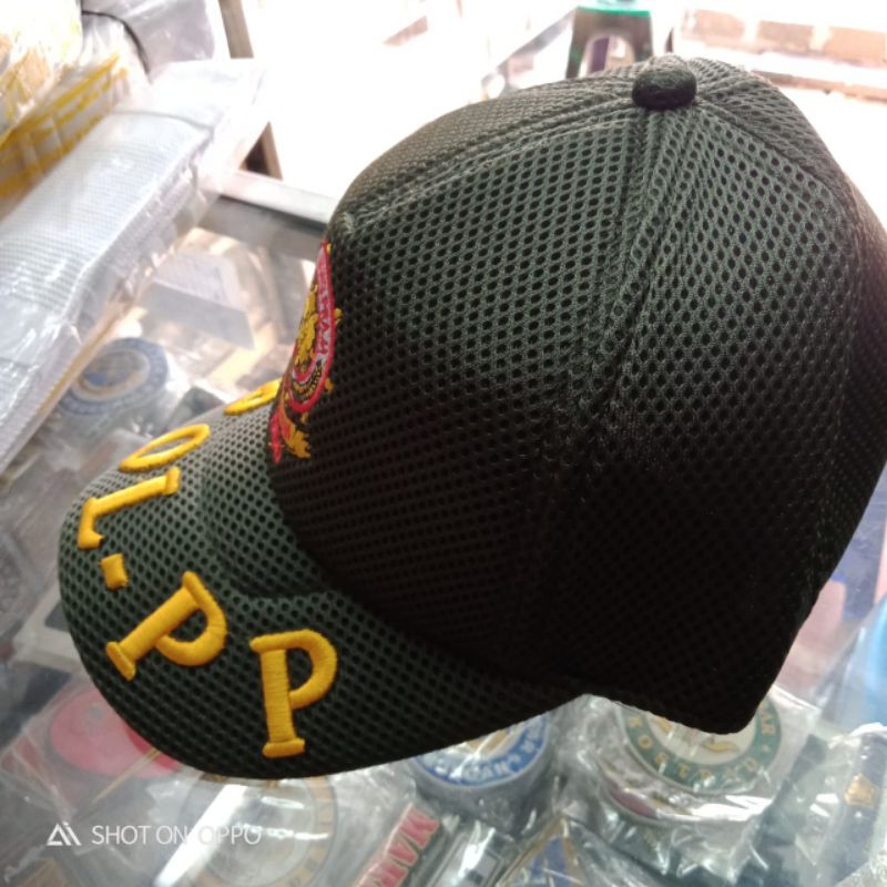 Topi hijau Pol PP