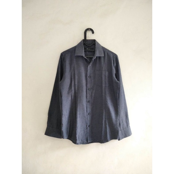 Preloved - Kemeja Pria Slim Fit Lengan Panjang "The Executive"