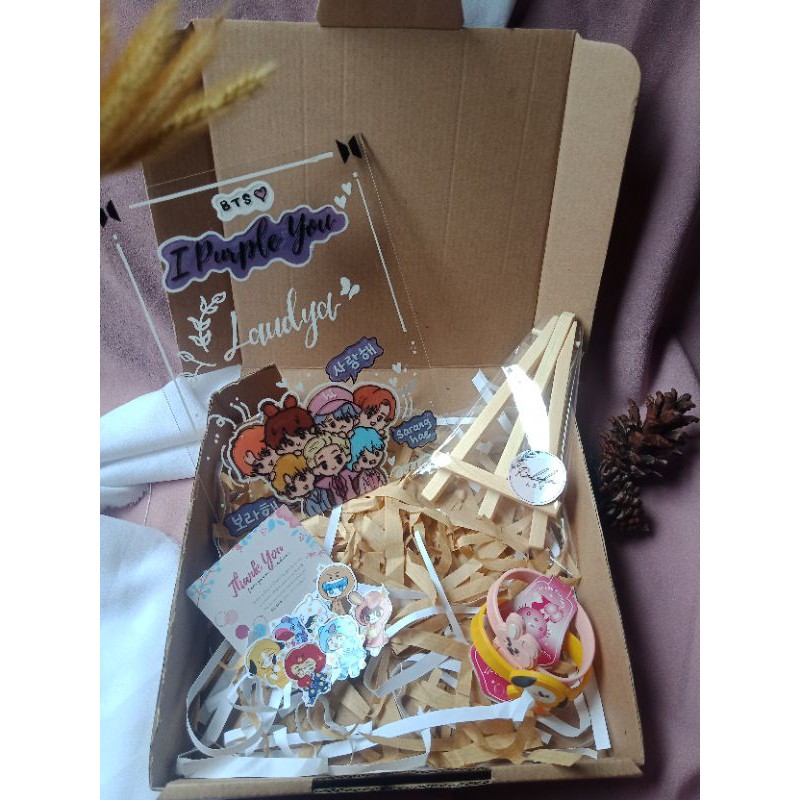 

Kado BTS custom, unik & murah [akrilik lettering]