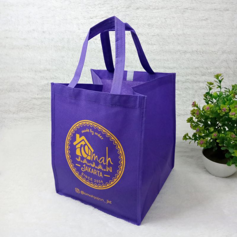 

Goodie Bag Spunbond Uk. 17cm x 17cm x 25cm Box Kue Plus Sablon Custom