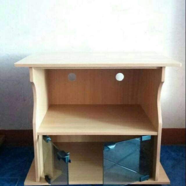 Meja TV pintu kaca murah meriah