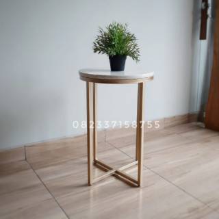 Meja Pojok Marmer Krem Kaki Besi Gold Diameter 40 cm Meja Pojok Marmer Krem Kaki Besi Gold Diameter 40 cm