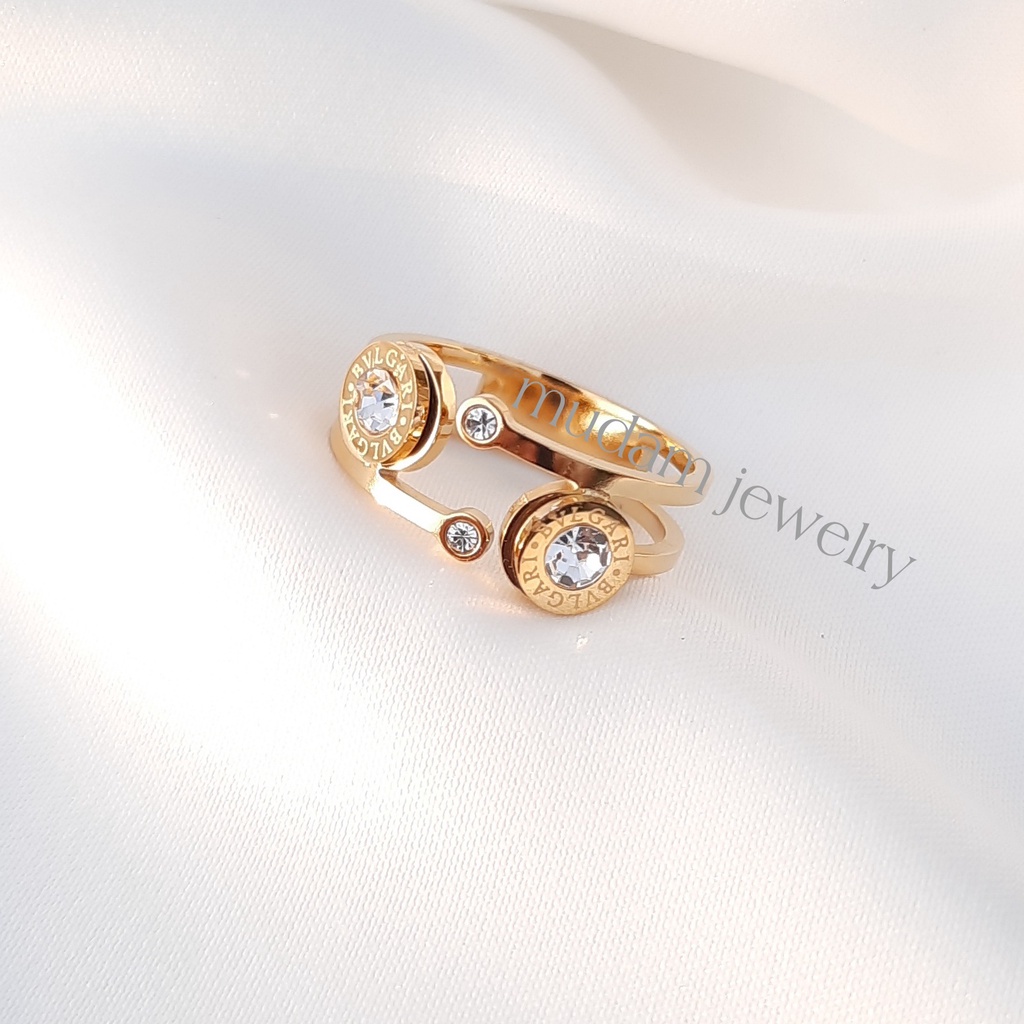 Cincin Titanium B&lt;gr Dengan 2 Pasang Diamonds Besar dan Kecil Warna Rose Gold, Gold dan Silver