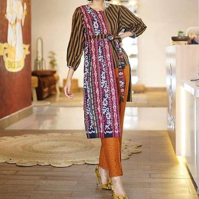 Atasan tenun kombinasi lurik