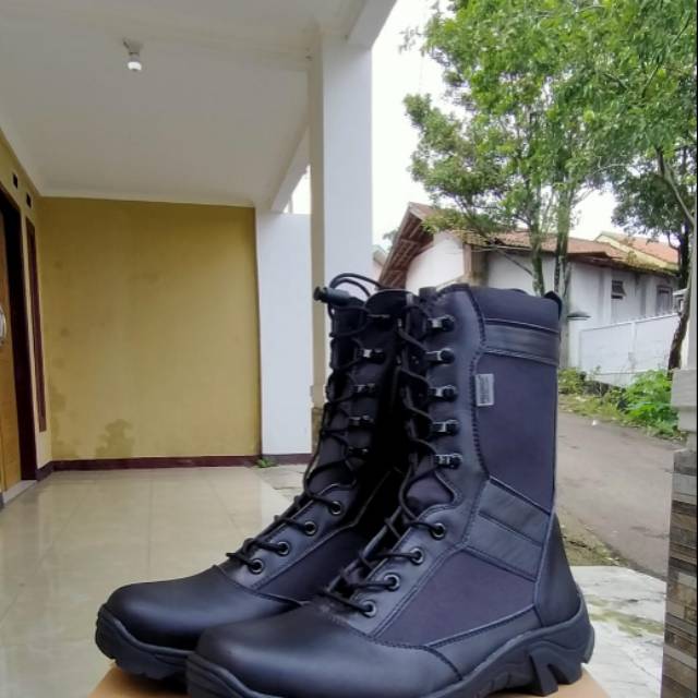 SEPATU PDL TITAN BARU
