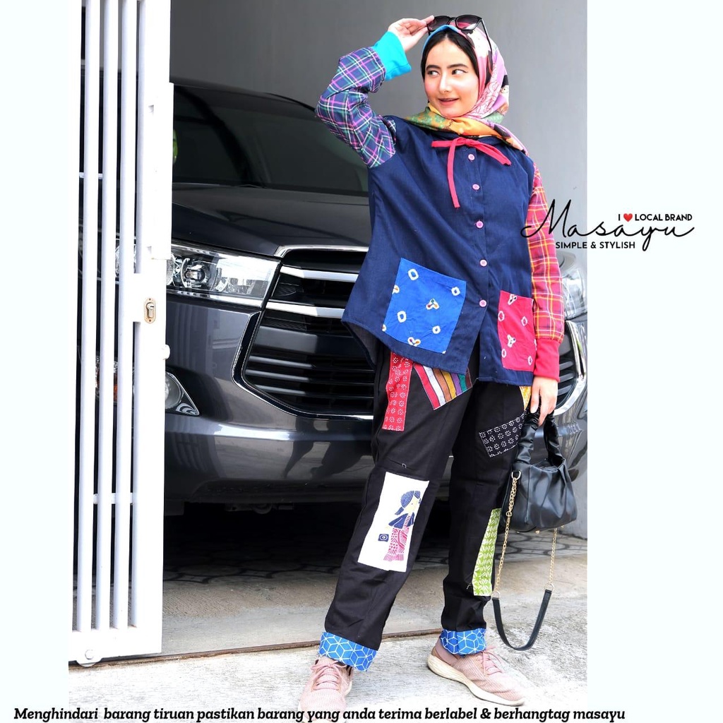 Jaket Batik Wanita Katun by Butik Batik Solo bahan jeans mix flanel kode JAKET BATIK HOODIE JEANS