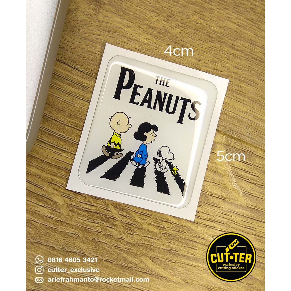 

emblem sticker resin PEANUTS walking