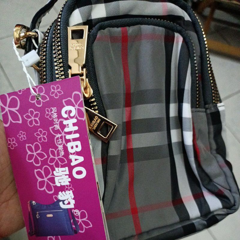 Tas mini hp chibao motif Burberry abu