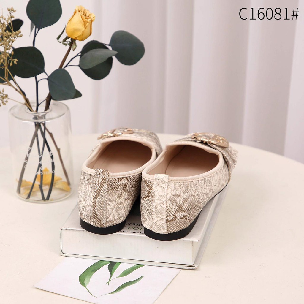 TB C16081 Embossed Leather Flat Shoes