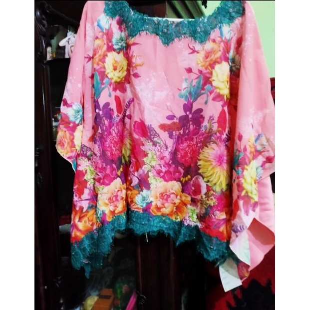 Atasan Luire by Raden Sirait